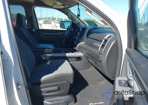 2019 Ram 1500 Big Horn/Lone Star Quad Cab 4X4 6'4 Box z USA, uszkodzony, nr VIN 1C6SRFBT5KN875502